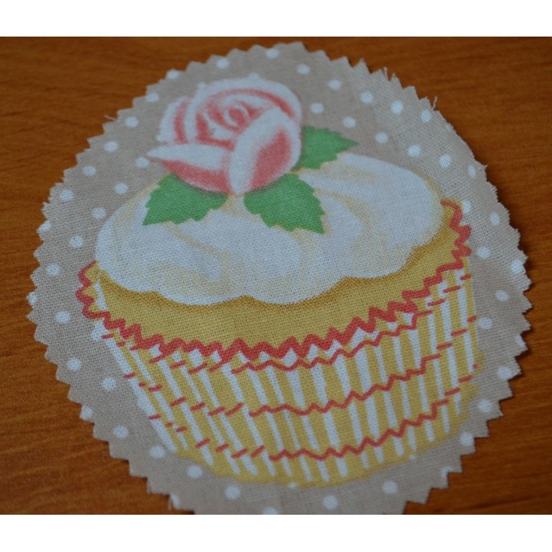 Appliqué motif Cupcakes avec Rose fond pois, tissu coton (pièce motif à appliquer par piqure, non adhésif) Appliqué motif Cupcakes avec Rose fond pois, tissu coton (pièce motif à appliquer par piqure, non adhésif)