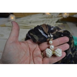 Noeud pendentif en Perles blanches Nacrées  (3.2 cm) (Vendu à l'unité)