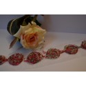 Ruban  de Roses à motifs couleur Fushia et noir sur tule blanc vendu par 25 cm (Utilisation : couture, Bracelet,décoration...)