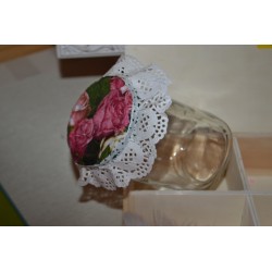 Serviette en papier motifs Tapis de Coeurs Blancs & de Roses   (vendue à l'unité,  30 x 30 cm)