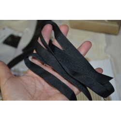 Ruban sergé noir coton motif chevron vendu au mètre
