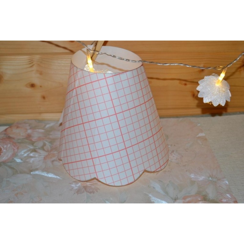 Kit patron pré-découpé en polyphane pour création abat-jour festonné rond simple, 20cm bas x 10 cm haut, 1 pièce Kit patron pré-découpé en polyphane pour création abat-jour festonné rond simple, 20cm bas x 10 cm haut, 1 pièce