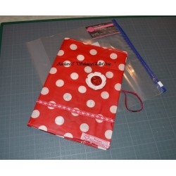 Tissu coton Enduit  pois blancs fond rouge   Coupon 1 m x 0.82 cm