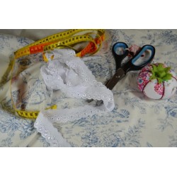Ruban Broderie Anglaise  blanc Fleurs longueur 2 m (Largeur 3 cm)