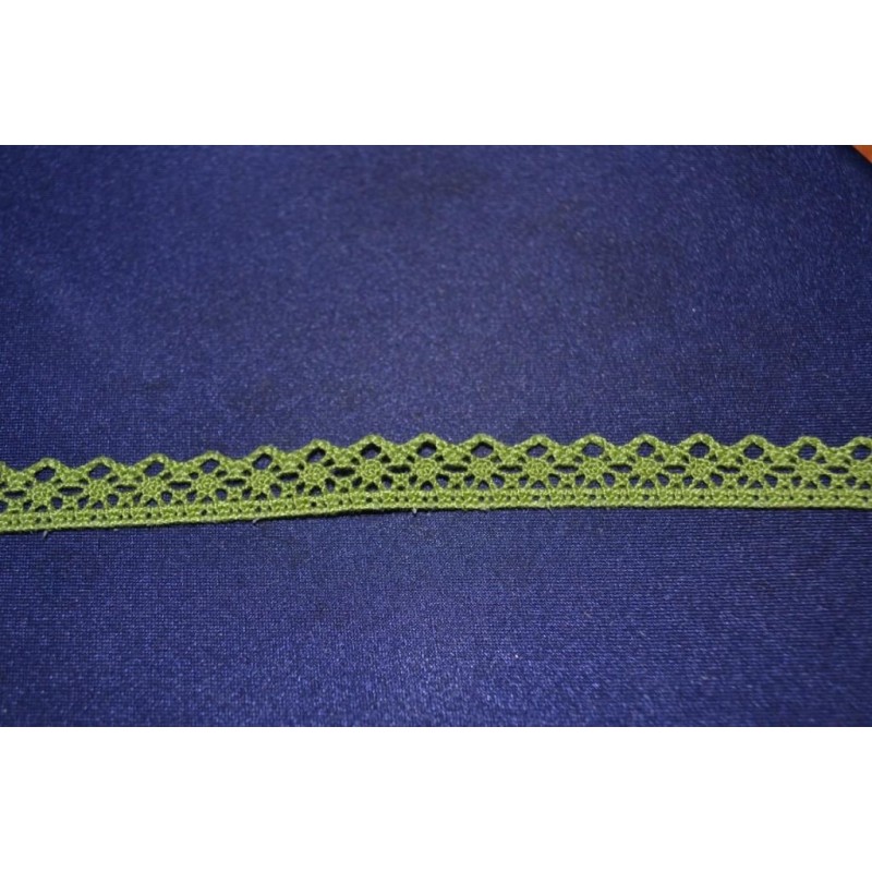 Ruban Petit galon dentelle aux fuseaux mécaniques vert longueur 1 m x 15 mm Ruban Petit galon dentelle aux fuseaux mécaniques vert longueur 1 m x 15 mm