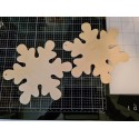 Flocon de neige set de 2 en Bois clair léger,17.5 cm silhouette à décorer, suspension
