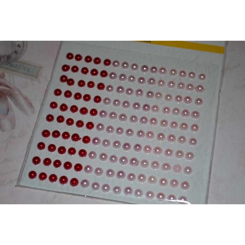 Demi perles autocollantes roses et rouges nacrées Demi perles autocollantes roses et rouges nacrées