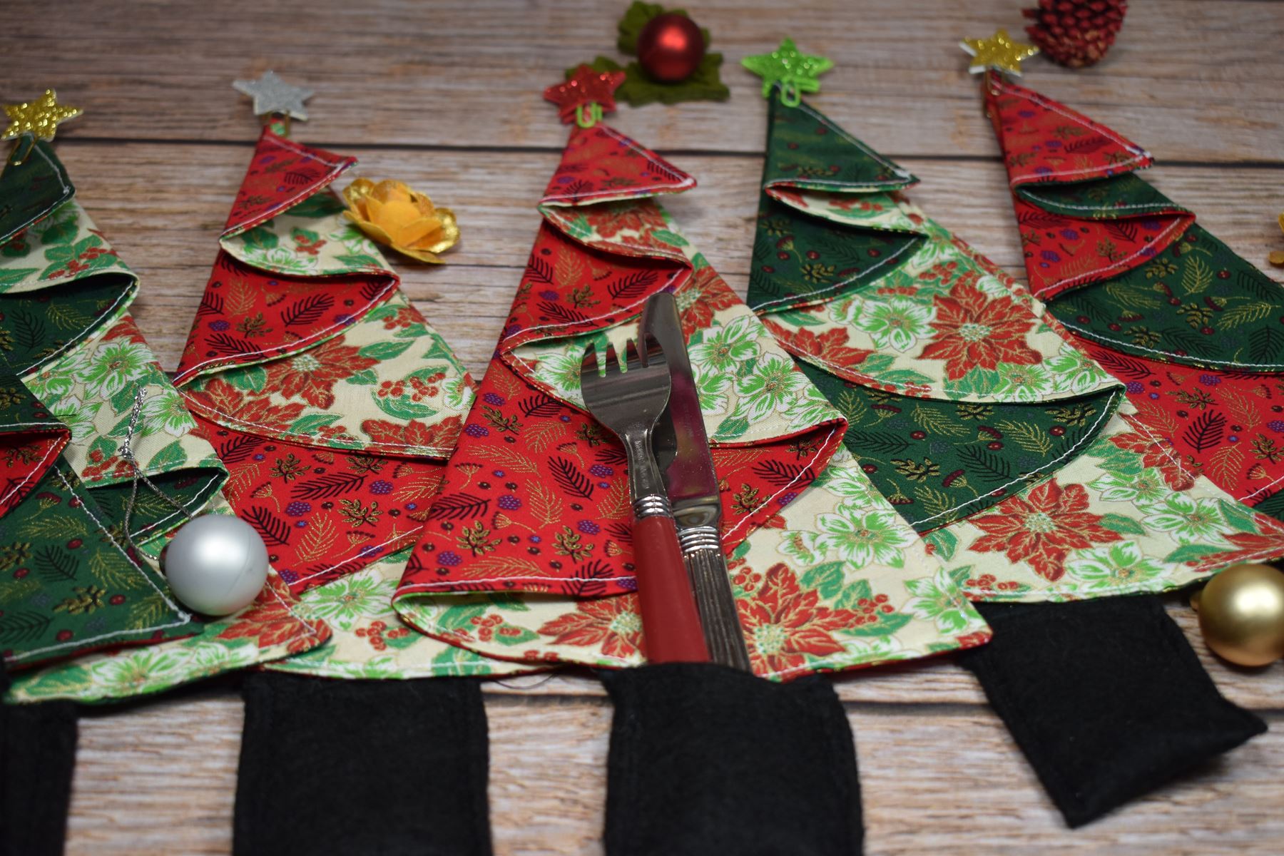 DIY : un range couverts en forme de sapin en feutrine pour Noël
