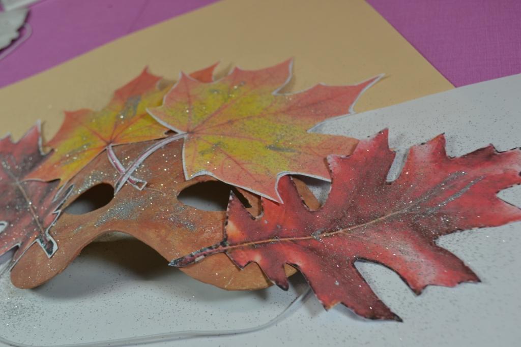 DIY d'automne : comment fabriquer un masque de feuilles ? 